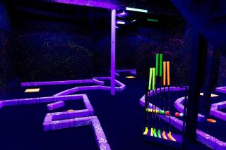 Glow Golf Retreat- Hot Tub - Sauna- Swing Fire Pit - 9