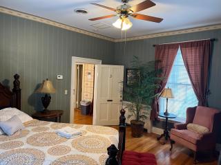 Historic 5BR 1858 Estate Near Barton and Warbirds - 1