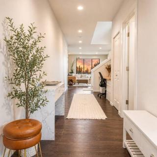 Seattle Luxury • FIFA World Cup • Scenic Views - 4