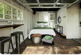 Treehouse with TWO outdoor tubs by the creek! - 8