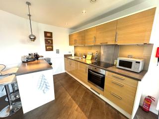 VIPAbodes Stylish 2 Bedroom Apartment Central Woking - 4