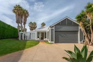 Portsea Resort Pool and Court - 5