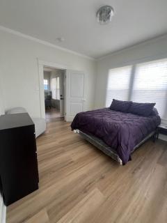 Lovely 3BR Near Downtown Flexible Sleeping Setup - 8