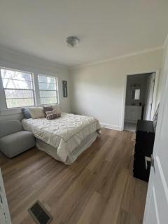 Lovely 3BR Near Downtown Flexible Sleeping Setup - 7