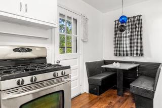 Spacious 5BR Arlington Home with Parking & Yard - Woodrow - 8