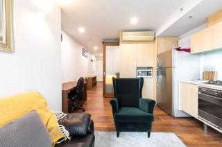 Mondriane - Perfect CBD Home Base on Spencer St - 9
