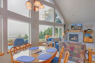 Beachfront Moclips Retreat Hot Tub and Fire Pit - 8