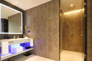 Novotel Shanghai Chuansha - Free Shuttle Bus to Pudong Airport & Disney Land - 4