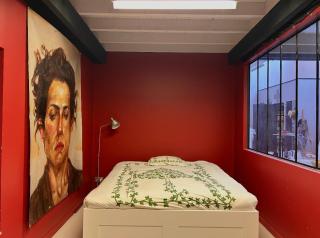 Funky artists studio in Paris - 7