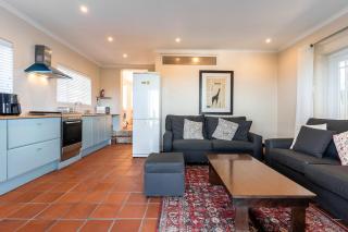 Fynbos Ocean Views Cottage - 4