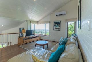 3BR Lakeside Home Mountains Beach Nearby - 8