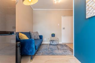 Stylish 1-Bed near Sea Point Promenade - 9