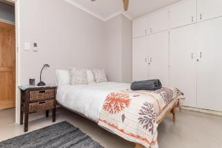 Peaceful Lakeside Retreat Near Muizenberg - 3