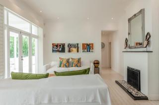 Sunny Sea Point Home with Ocean Views - 9
