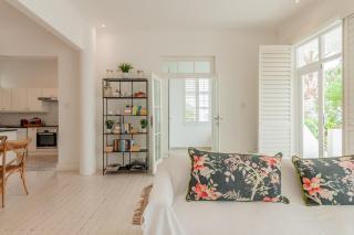 Sunny Sea Point Home with Ocean Views - 7
