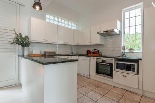 Sunny Sea Point Home with Ocean Views - 4