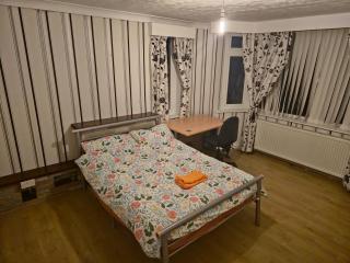 Jusdor Lovely Six bed Home in Filton - 7