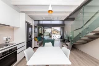 Stylish Loft at 117 on Strand with Balcony Views - Cape Town - 9