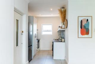 Spacious Well Located 2BR Apartment in SeaPoint - 4