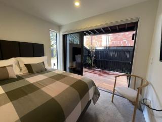 Luxury Townhouse, Garage, Arcade, Pets OK - 6