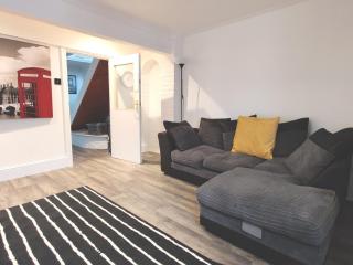 DRMB Gillingham Guest House 1 min from Station - 1