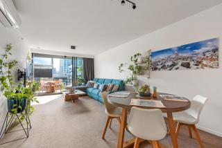 Chic 2 bed 2 bath Apartment with City Views - 6