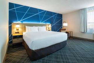 Comfort Inn & Suites - 3