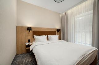 Stylowe Apartamenty Złoty Horyzont z Parkingiem oraz Basenem i Siłownią by Noclegi Renters - 5