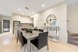 Spacious 3 Bedroom Family Home near Lake & UniSA - 8