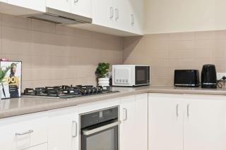Spacious 3 Bedroom Family Home near Lake & UniSA - 5