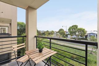 Spacious 3 Bedroom Family Home near Lake & UniSA - 1