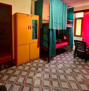 Non Stop Cafe Hostel & Stay - 4