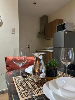 Studio with City View, Balcony, Gym, Fast WiFi, Netflix - 9
