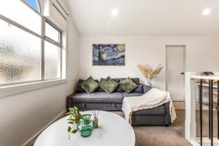 Modern Stylish Comfort at Prime Camberwell Retreat - Camberwell - 9