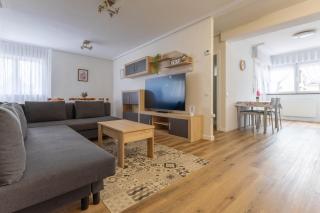 Noja - Parking Privado - Wifi - 2 Baños - 8 Person - 4