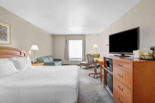 Prairie Crest Red Deer by IHG - 9
