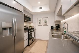 Los Angeles Premium City Suites - Free Secured Parking - 3