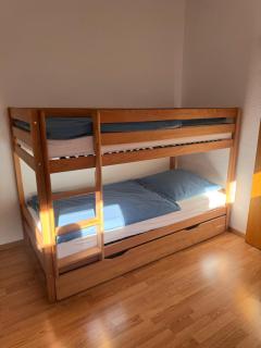 Ferienwohnung - Fahrstuhl - 2 Schlafzimmer - Küche - Wlan - Parkplatz - 6 Schlafplätze - Wanne - - 2