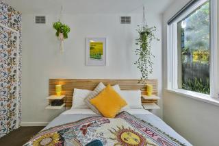 3BR Coastal Home with Parking, Workspace, WiFi - Melbourne - 2
