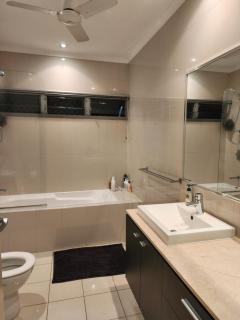 Tropical Hideway - Cozy room and pool access - 6