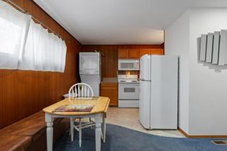 Sunflower Studio - 7 Minutes to UO & 4 Minutes to Downtown studio - 6