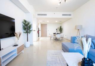 Luxury Waterfront 1BR with Direct Beach Access By Island Properties - 1