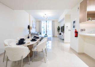 Luxury Waterfront 1BR with Direct Beach Access By Island Properties - 2