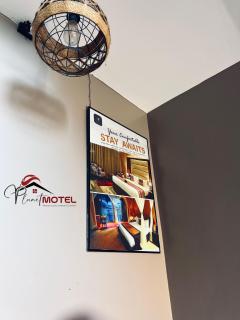 Planet motel - 0