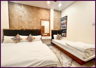 Manaswi NEAR NEELKANTH DWAR HOTEL M EN Near Mahakal Temple And Railway Station ,Fully Air condition Rooms , wifi And Parking, BEST HOTEL IN UJJAIN - 2