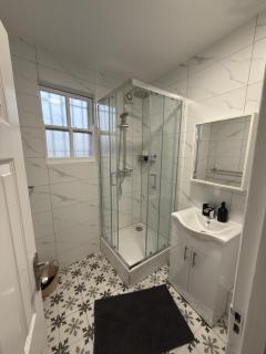 Modern Studio with Kitchen on Bethnal Green Road - 9