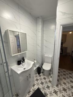 Modern Studio with Kitchen on Bethnal Green Road - 8
