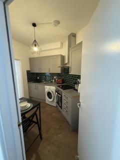 Modern Studio with Kitchen on Bethnal Green Road - 2