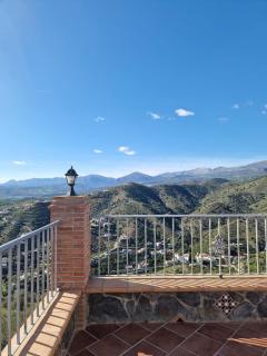 La Viña de la Tireta Casa Rural con impresionantes vistas, chimenea, barbacoa y piscina a 20 min de la costa - 3