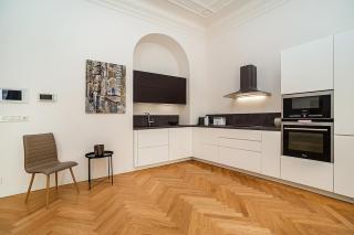 Elegant design 2BDR Apartment in prime location - 7